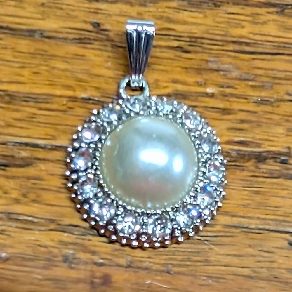 New Handmade Faux Pearl Pendant Silver Tone Ivory Halo Crystal Round Rhinestones